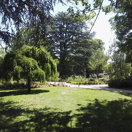 Du Square